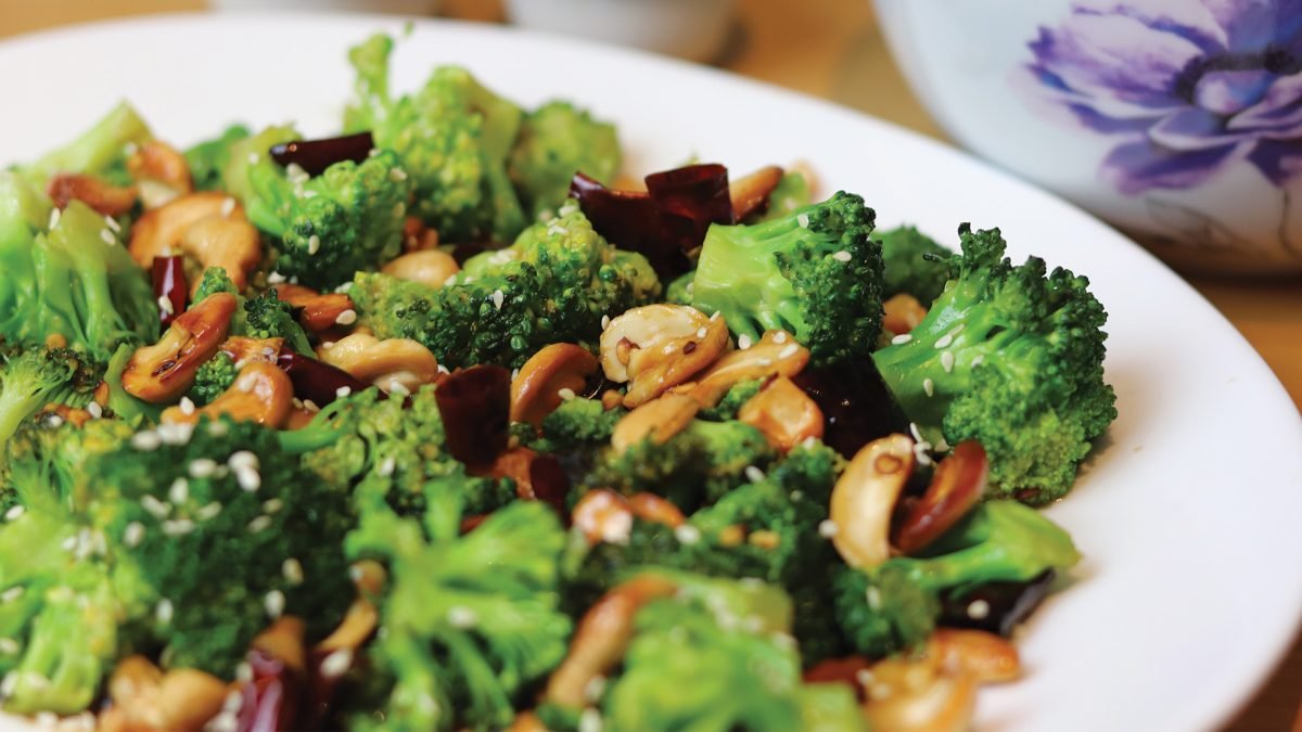 Broccoli and cashew stir fry